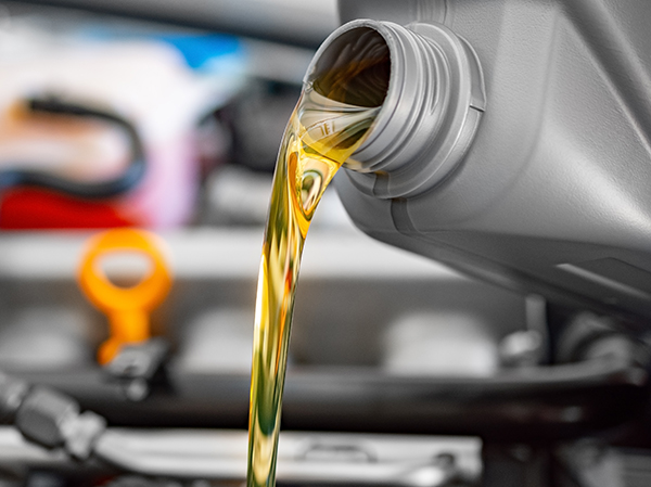 Why Are Different Hydraulic Oils Used for Heavy-Duty Truck Lifts in Winter and Summer?